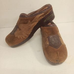 Lucky Brand Womens Fable Clog Mules Shoes Brown Peace Sign Leather Slip On 7.5